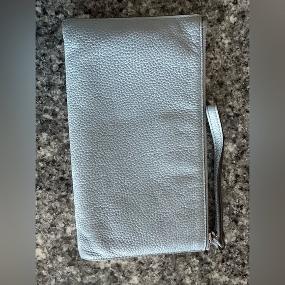 MICHAEL KORS GENUINE LEATHER WRISTLET WITH CARD SLOTS AND POCKET VERY LIGHT USE - Picture 3 of 4